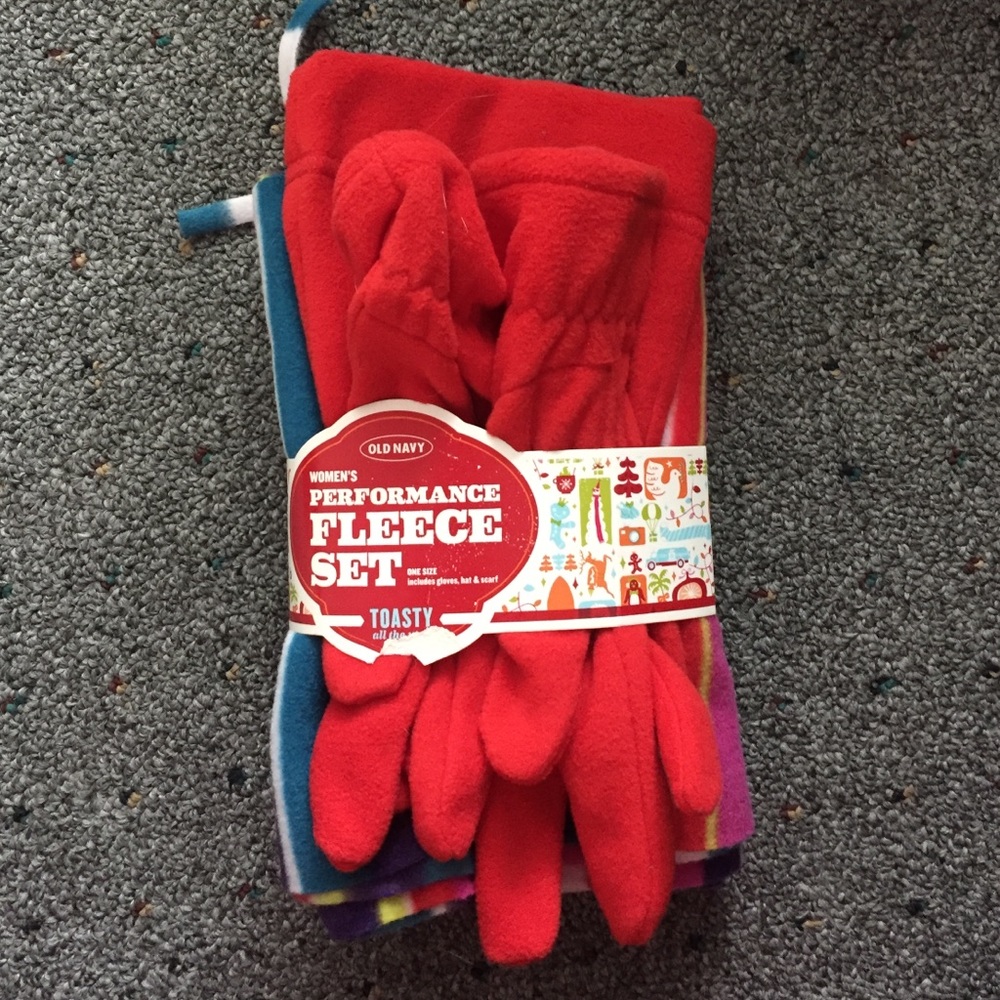 Fleece scarf and gloves